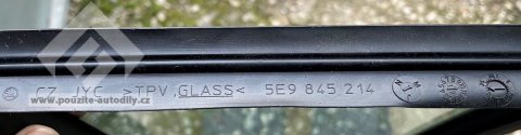 5E9845214M Boční okno pevné pravé zadní Octavia III 5E combi