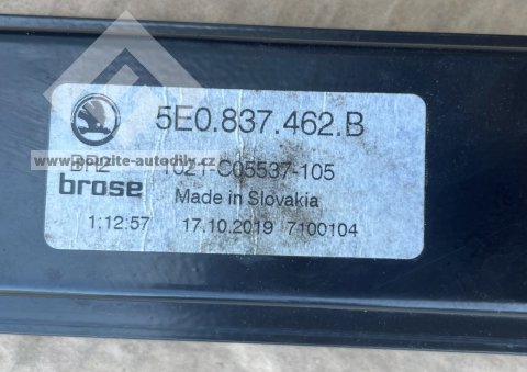 5E0837462B Spouštěč skla přední pravý, originál Škoda Octavia III 5E lift