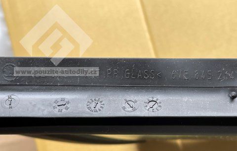 6VE845214M Levý trojúhelník zadních dveří Škoda Fabia 6VE 09.21- nový