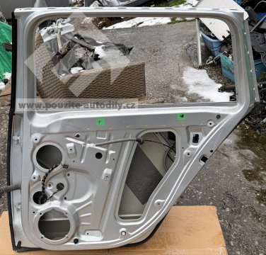 Dveře pravé zadní Škoda Octavia III combi 5E9833052