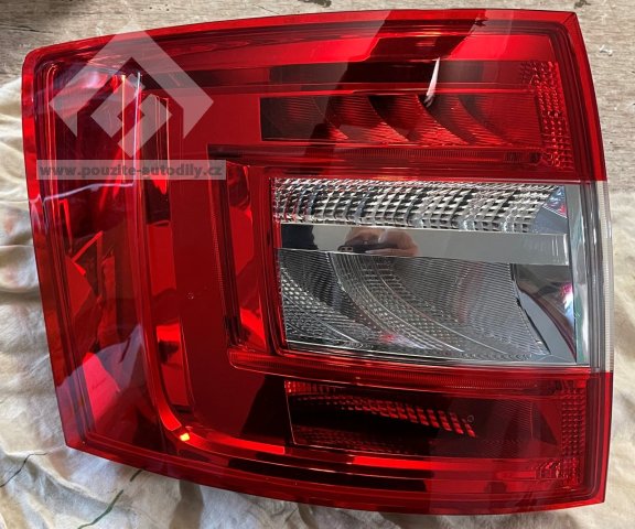 5E9945095B / 5E9945111B Zadní světlo LED levé + držák žárovek originál Škoda Octavia III combi facelift 02.2017-
